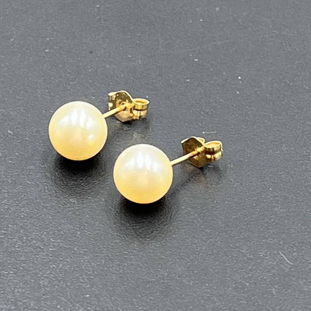 Vintage 7mm Round Cultured Pearl 14k Yellow Gold Cream Classic Stud Earrings